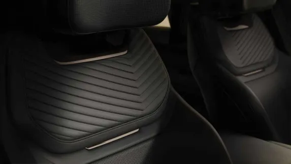 Range Rover SV Black 2025: Luxury, Innovation & Sensory Audio