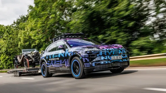 Camouflaged Porsche Cayenne Electric: Performance & Practicality