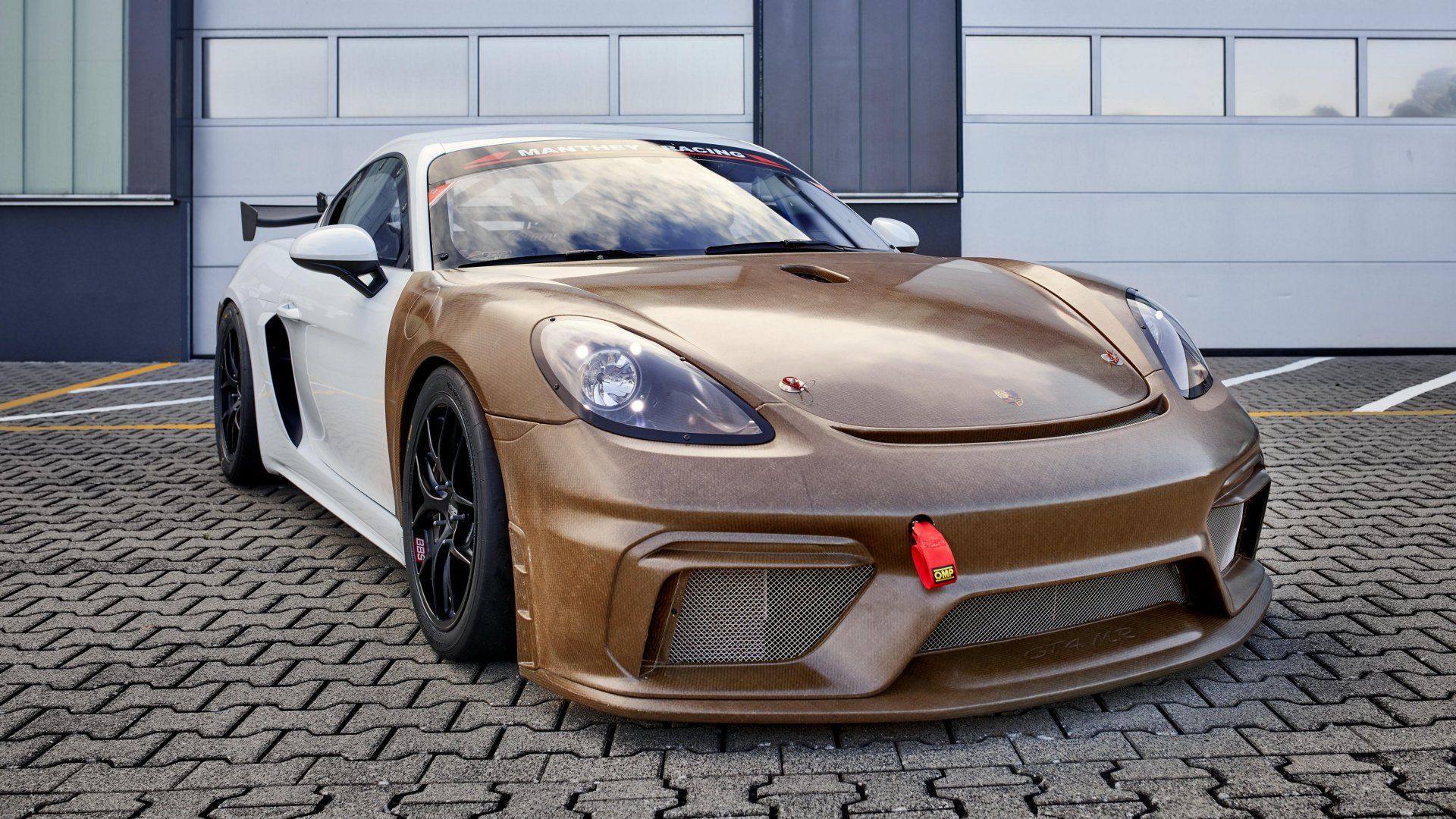 Porsche 718 Cayman GT4 RS Clubsport: A Racing Icon