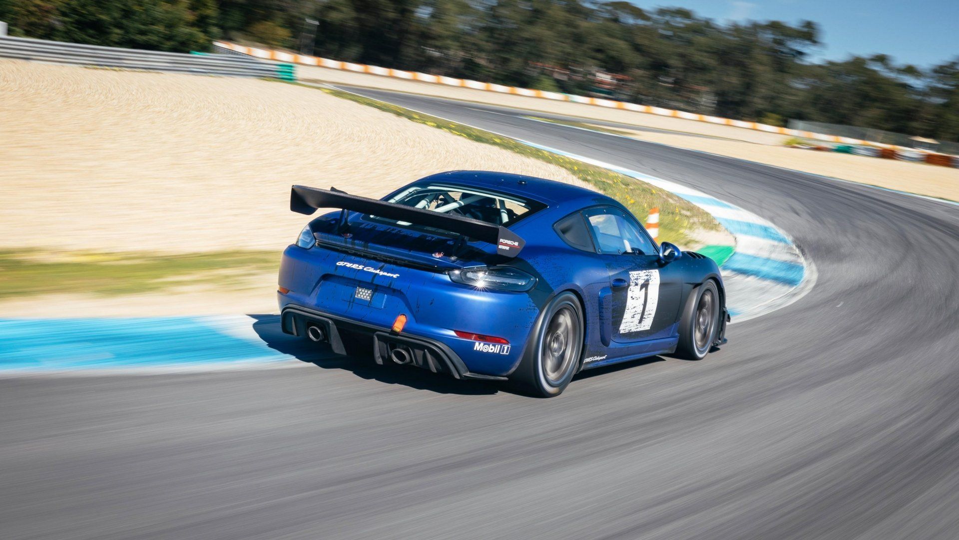 Porsche 718 Cayman GT4 RS Clubsport: A Racing Icon