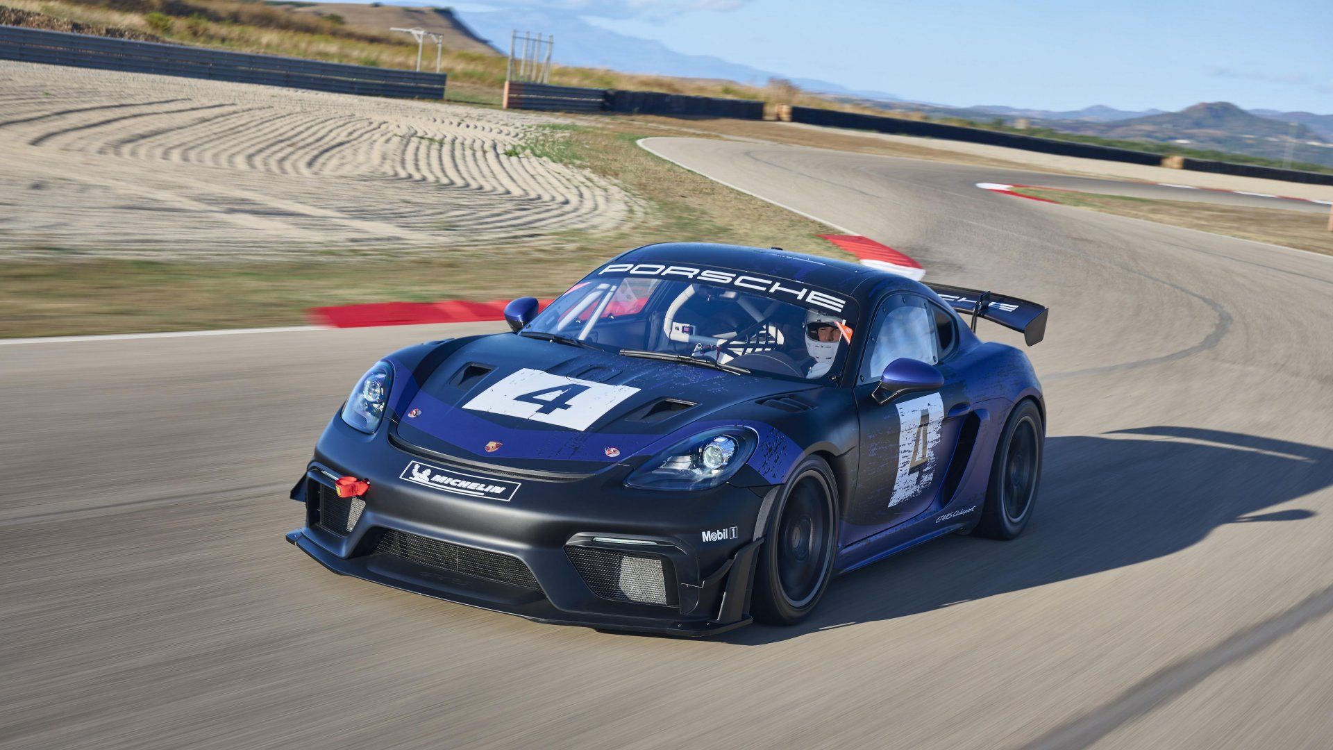 Porsche 718 Cayman GT4 RS Clubsport: A Racing Icon