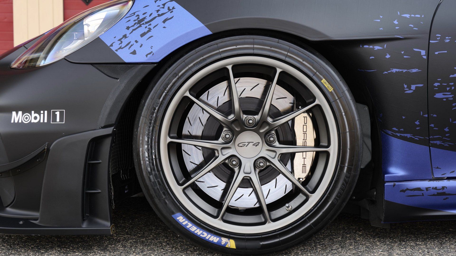 Porsche 718 Cayman GT4 RS Clubsport: A Racing Icon