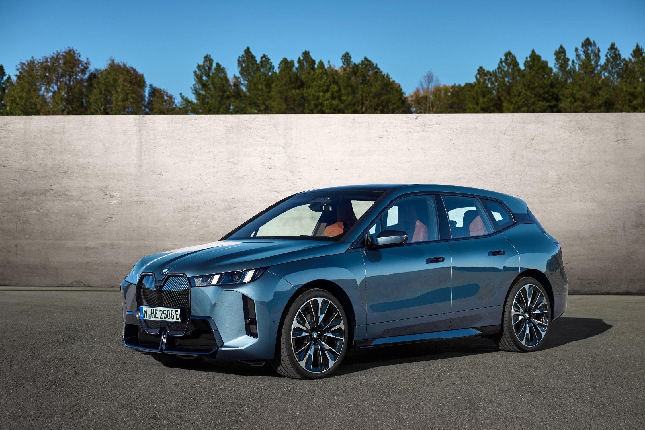 The New BMW iX: Luxury, Performance & Extended Range