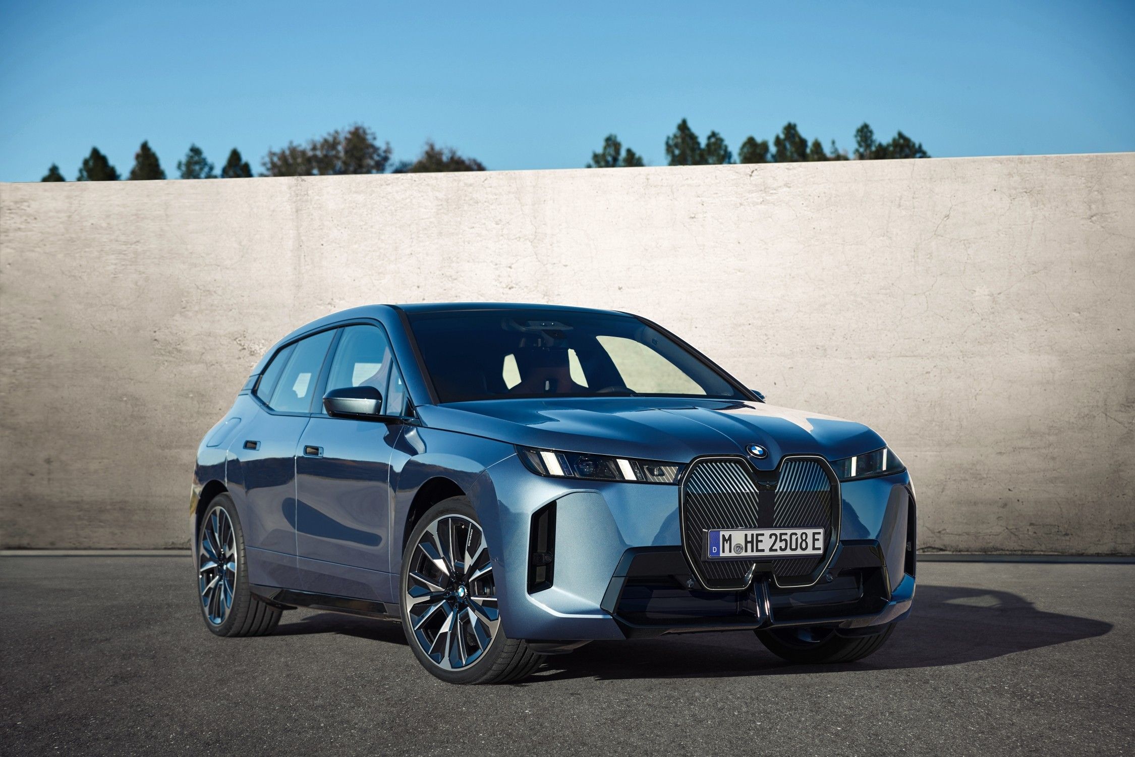 The New BMW iX: Luxury, Performance & Extended Range