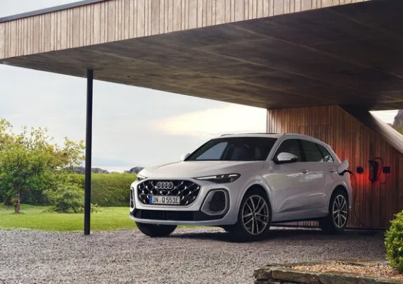 Audi Q5 e-hybrid – Luxury Plug-In SUV with 100km Electric Range