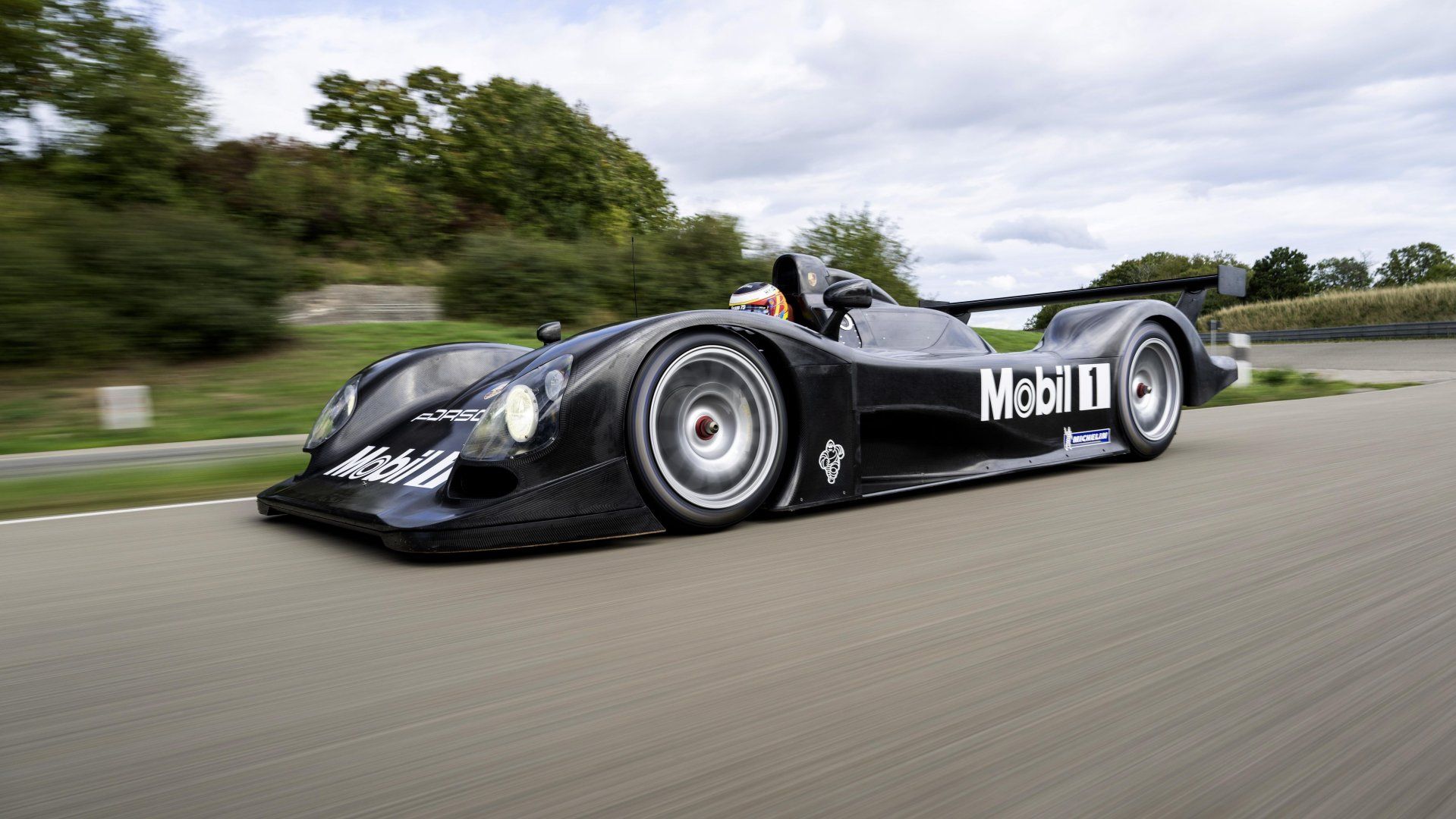 Porsche Showcases Iconic Models at Retro Classics 2025