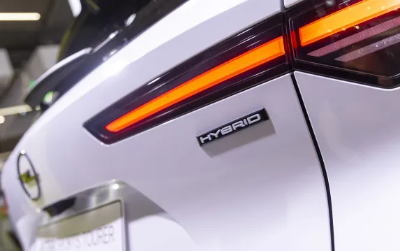 Opel Astra Sports Tourer Hybrid: Efficient Allrounder for Work & Family