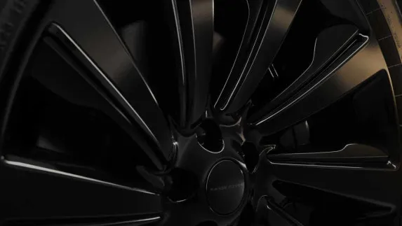 Range Rover SV Black Revealed: Sensory Audio & Striking Design