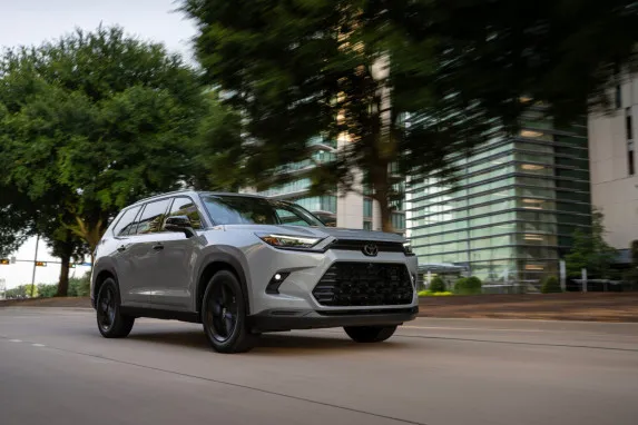 2026 Toyota Grand Highlander: Full-Size SUV for Dubai