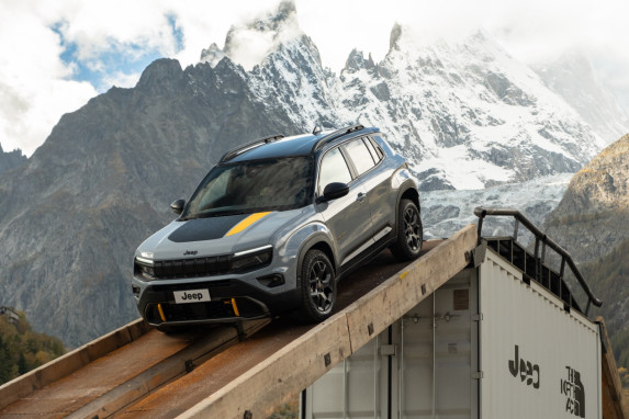 Jeep Avenger 4xe The North Face Edition Debuts at Brussels Motor Show 2025