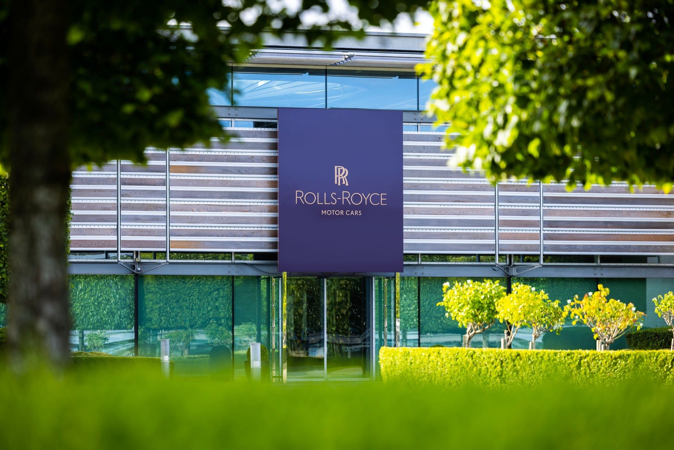 Landmark Investment by Rolls-Royce Sets Record Year for Bespoke Luxury Cars