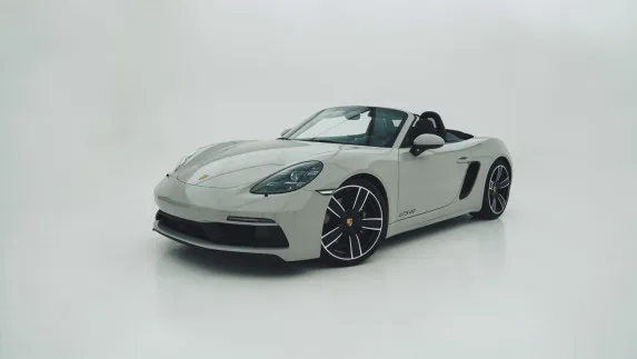 Porsche Exclusive Manufaktur: Luxury at Porsche Centre Dubai