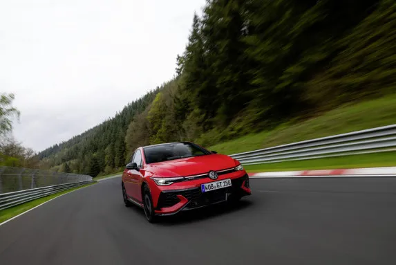 Volkswagen Golf GTI EDITION 50 Breaks Nürburgring Record 