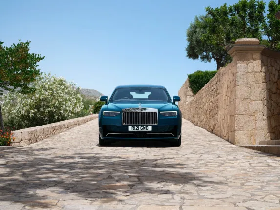 Rolls-Royce Black Badge Cullinan Daisy: A Unique Luxury SUV