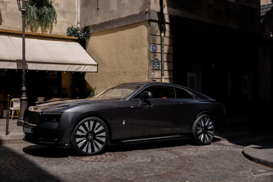 Rolls-Royce Street Style: Cullinan and Spectre at Paris Fashion Week