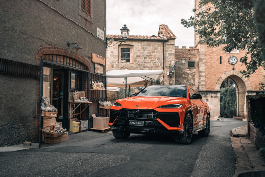 Lamborghini's Award-Winning Hybrid Range: Revuelto, Urus SE & Temerario