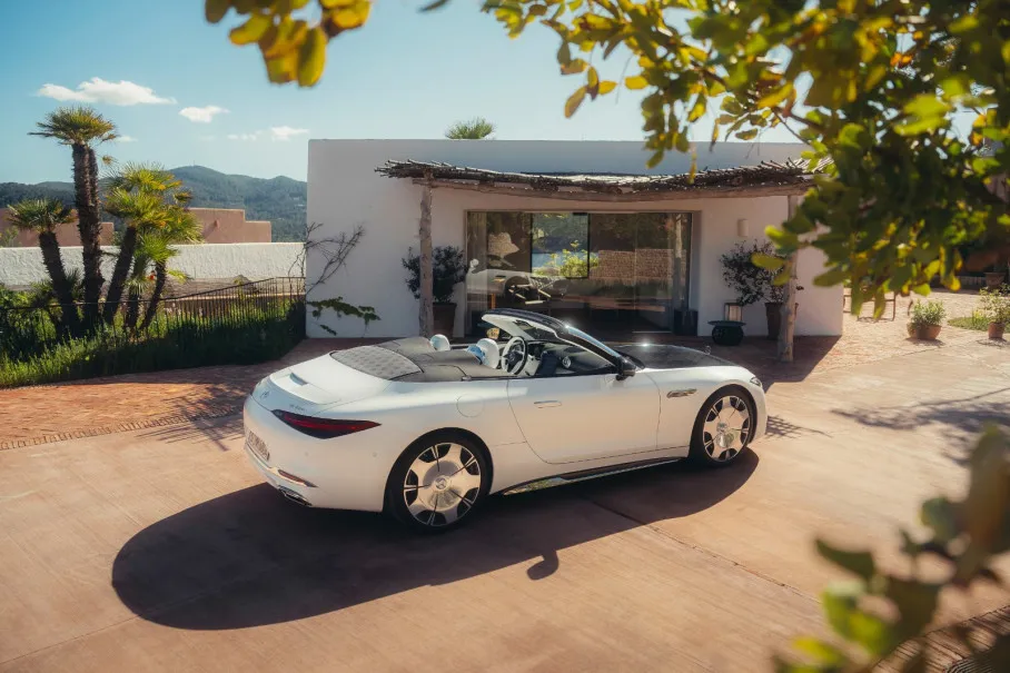 Mercedes-Maybach SL 680 Monogram Series Debuts with Luxury
