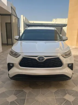 2024 Toyota Highlander in dubai