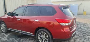 2013 نيسان باثفايندر  in dubai
