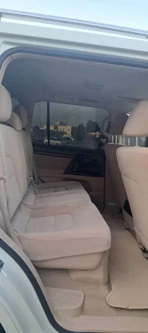 2015 تويوتا لاند كروزر