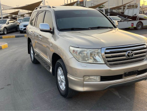 2011 Toyota Land Cruiser in dubai