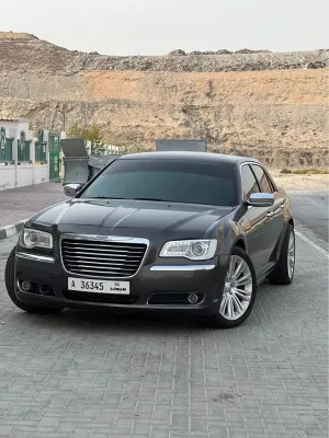 2013 كرايسلر ٣٠٠ in dubai