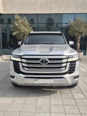 2023 تويوتا لاند كروزر in dubai