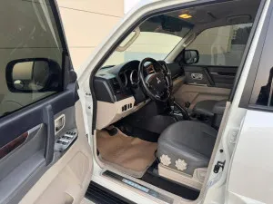 2017 Mitsubishi Pajero