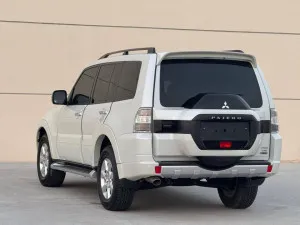 2017 Mitsubishi Pajero