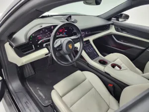 2021 بورش تايكون 
