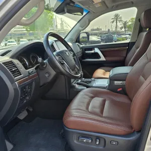 2020 Toyota Land Cruiser
