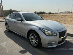 2016 Infiniti Q70 in dubai