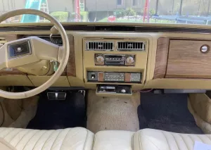 1983 كاديلاك ديفيل