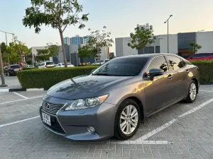 2014 Lexus ES in dubai