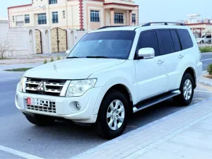 2013 ميتسوبيشي باجيرو in dubai