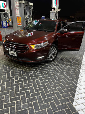2016 Ford Taurus in dubai