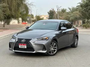 2019 لكزس اي اس in dubai
