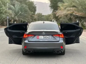 2019 لكزس اي اس