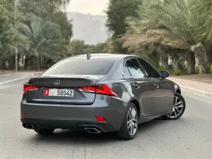 2019 لكزس اي اس