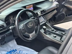 2019 لكزس اي اس