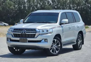 2013 Toyota Land Cruiser in dubai