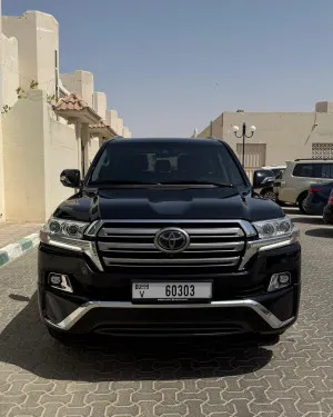 2018 تويوتا لاند كروزر in dubai