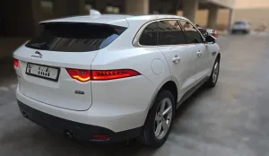 2018 جاكوار اف بيس