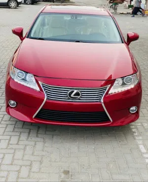2014 Lexus ES in dubai