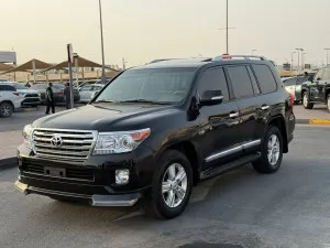 2015 تويوتا لاند كروزر in dubai