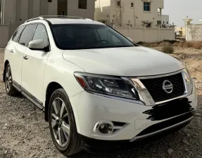 2013 نيسان باثفايندر  in dubai