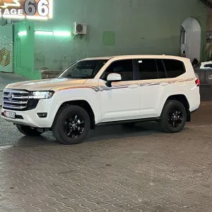 2022 تويوتا لاند كروزر in dubai