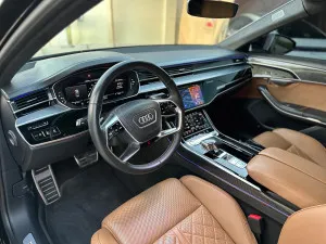 2020 اودي اس ٨