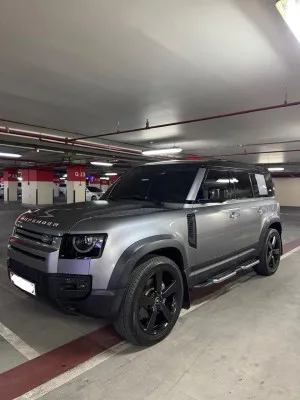 2020 لاند روفر ديفندر in dubai