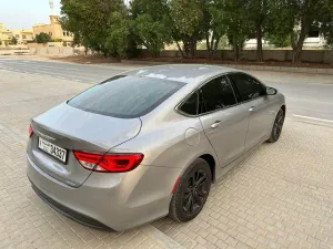 2015 كرايسلر ٢٠٠